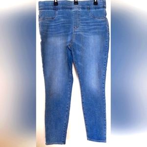 Size 16 Jean skinny leg back pocket are usable